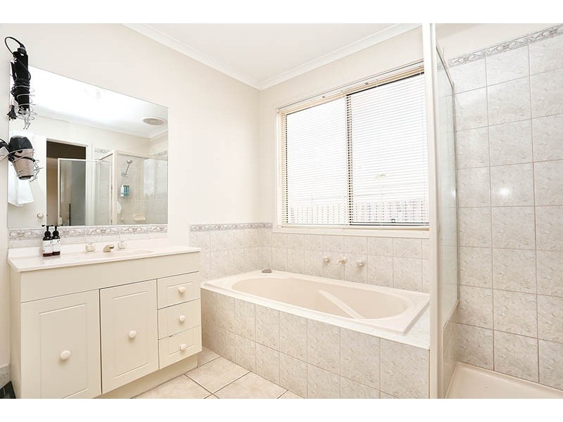 41 Greenleaf Drive, Lara VIC 3212