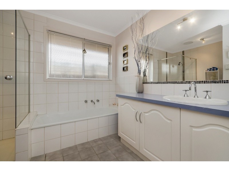 4 Michelle Court, Lara VIC 3212