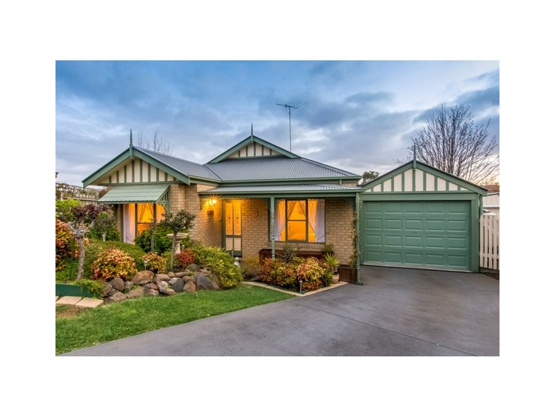 7 Sherman Court, Lovely Banks VIC 3221