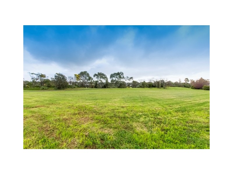 7 Sherman Court, Lovely Banks VIC 3221