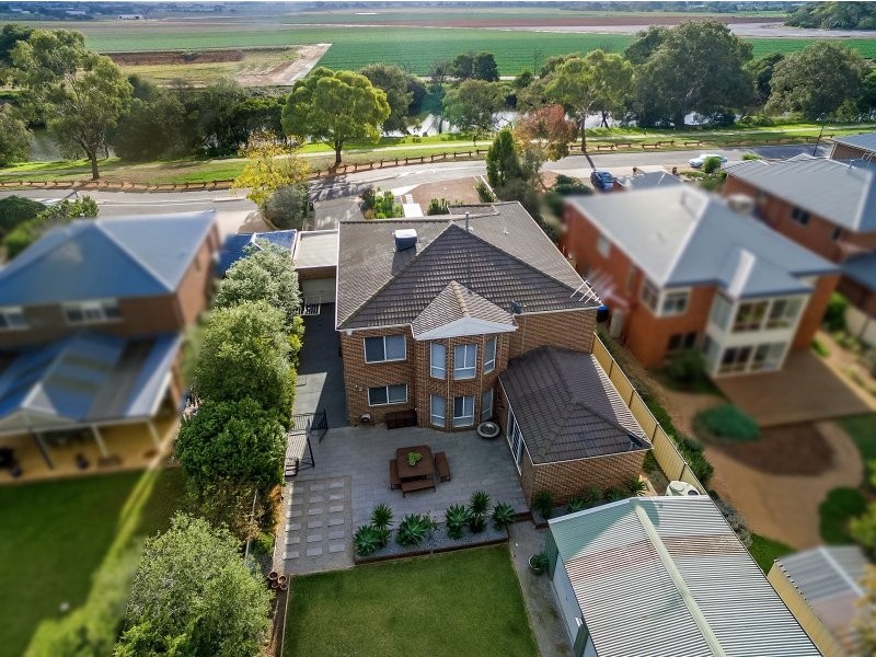 10 River Park Court, Werribee VIC 3030