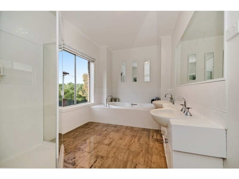 10 River Park Court, Werribee VIC 3030