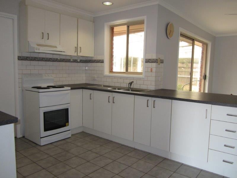 7 Newcomen Court, Lara VIC 3212