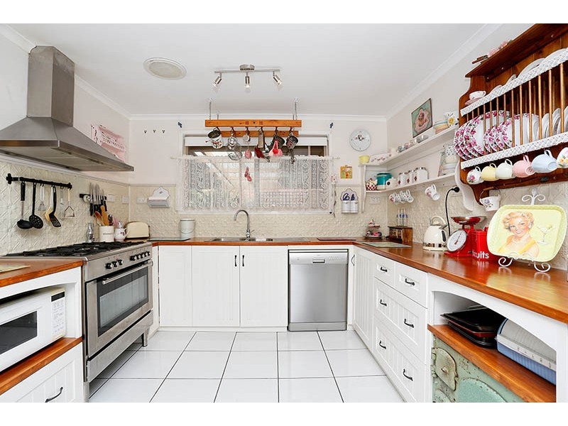 31 Cameron Crescent, Lara VIC 3212