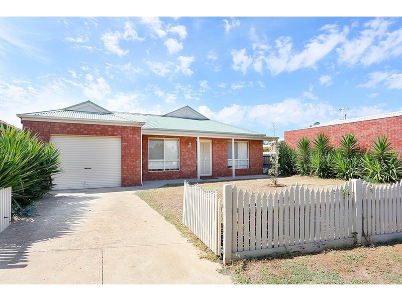 27 Blackbird Circuit, Lara VIC 3212