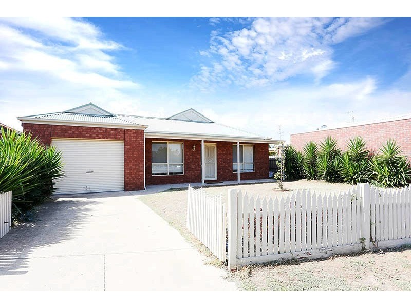 27 Blackbird Circuit, Lara VIC 3212