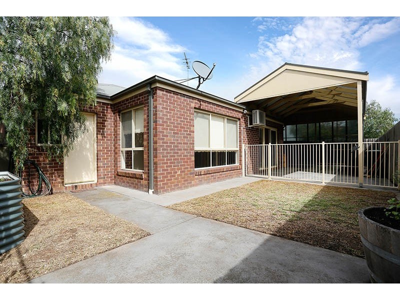 2/15 Bank Street, Lara VIC 3212