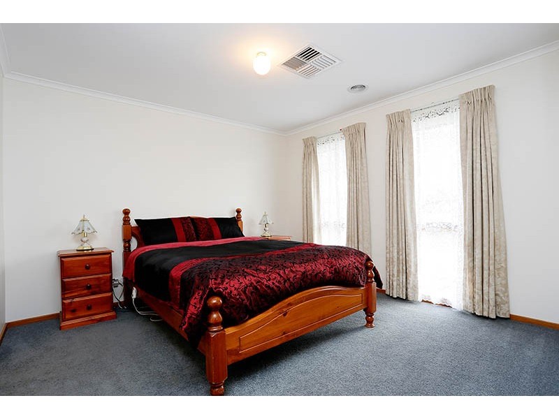 51 Hogans Road, Hoppers Crossing VIC 3029