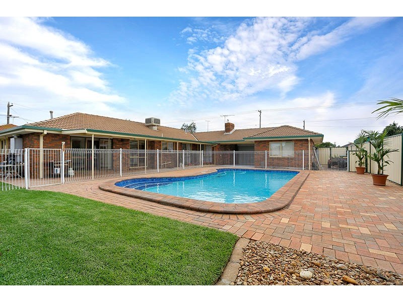 51 Hogans Road, Hoppers Crossing VIC 3029