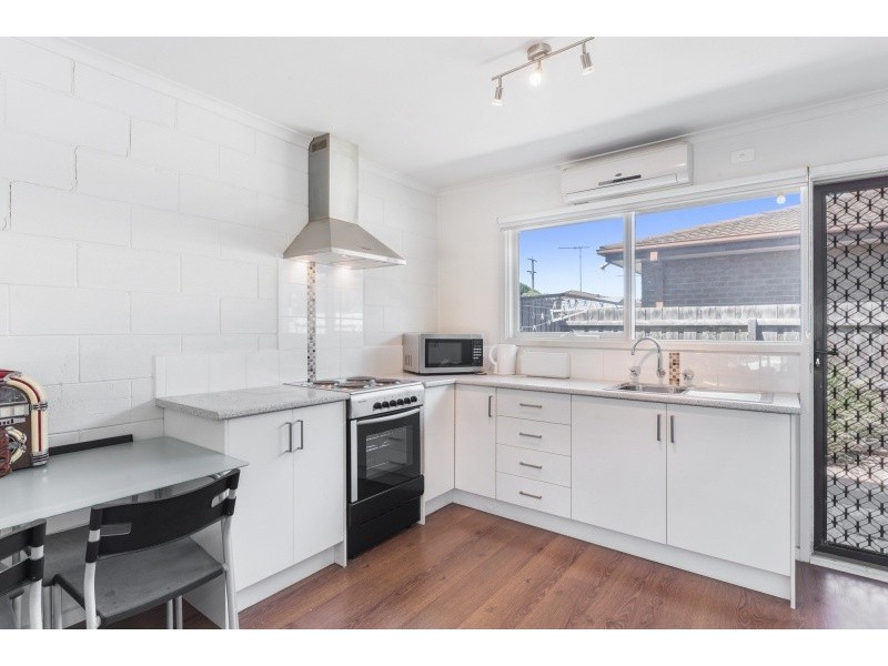 2/82 Hendy Street, Corio VIC 3214