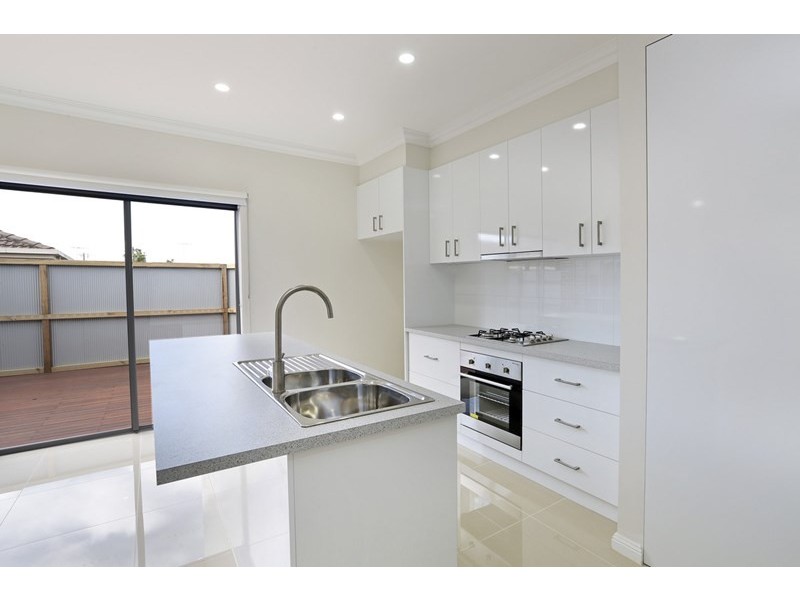 2/3 Karlovac Court, Bell Park VIC 3215