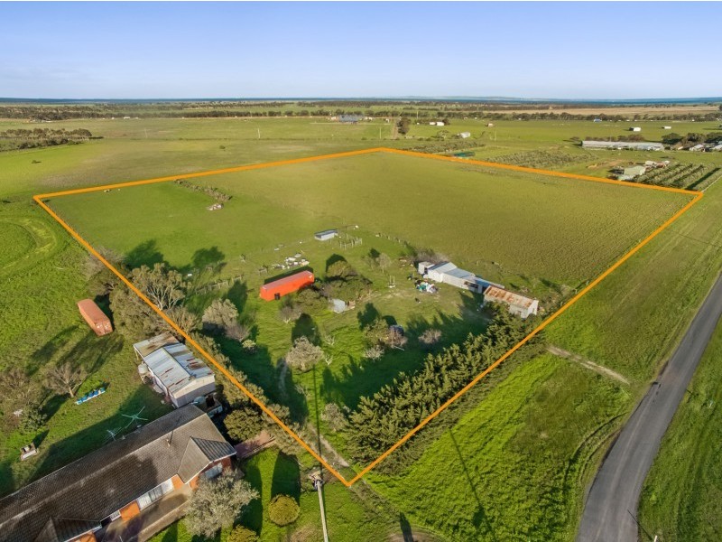 90 Regent Street, Little River VIC 3211