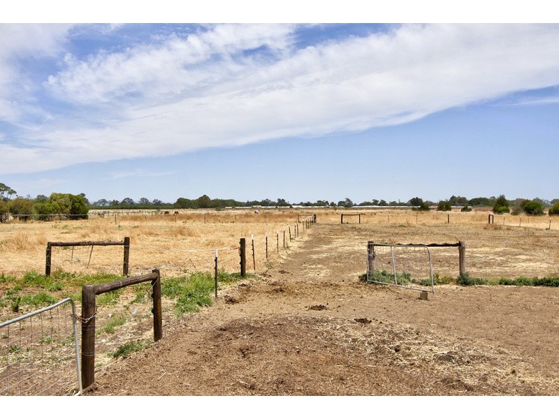 8 Gawler River Road, Lewiston SA 5501