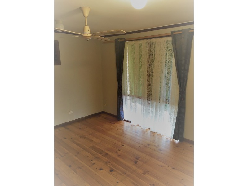60 Alawoona Rd, Munno Para SA 5115