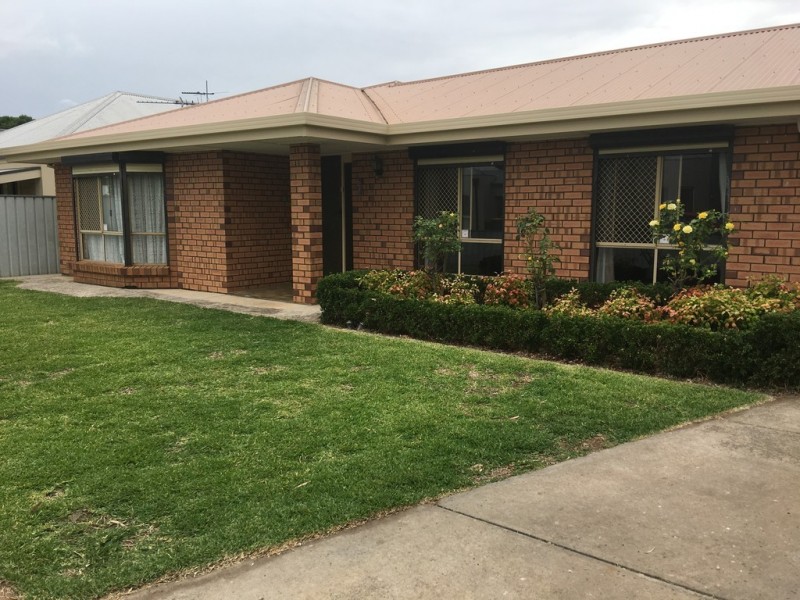 17 Barker street, Willaston SA 5118