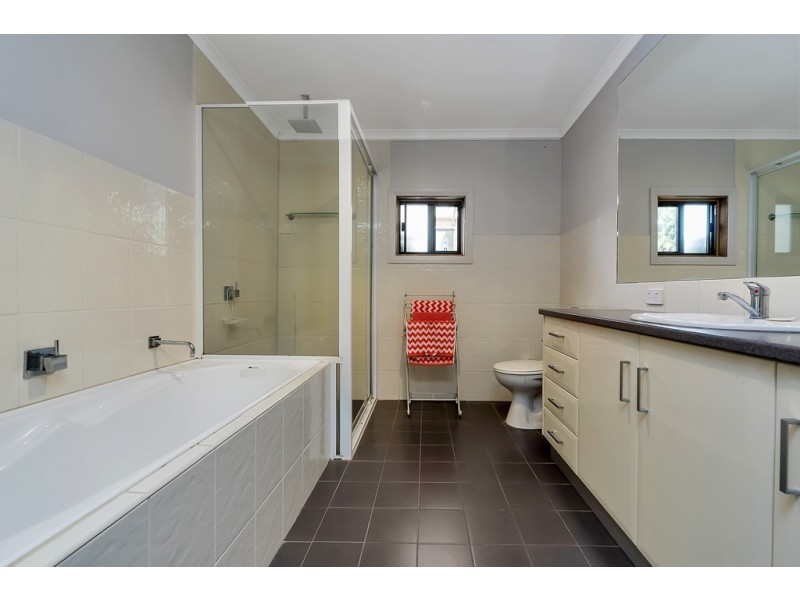24 Howe Street, Balaklava SA 5461