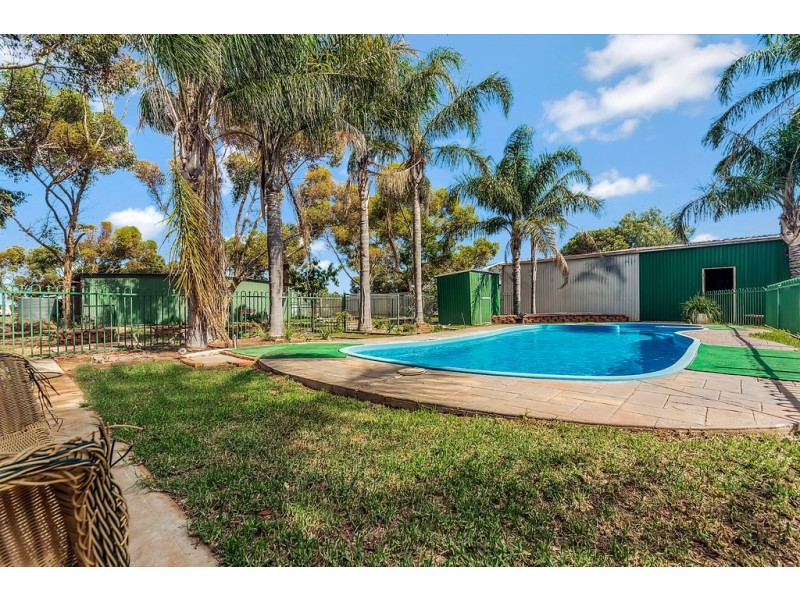 4 RACECOURSE ROAD, Balaklava SA 5461