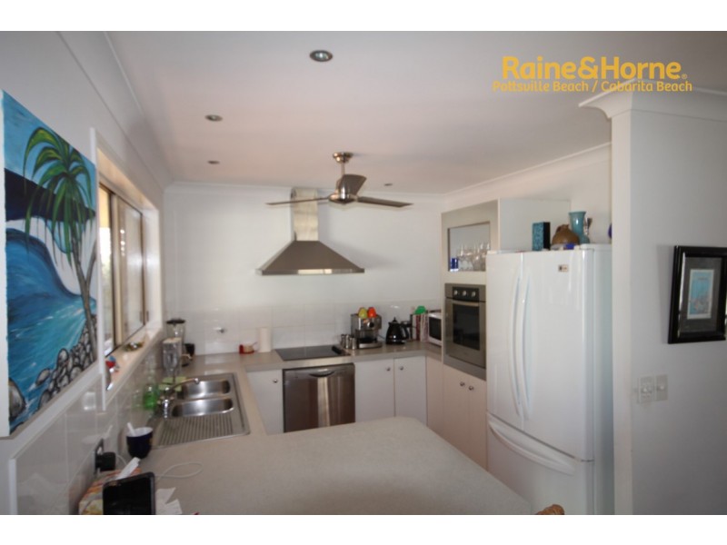 24 EDWARD AVENUE, Pottsville NSW 2489