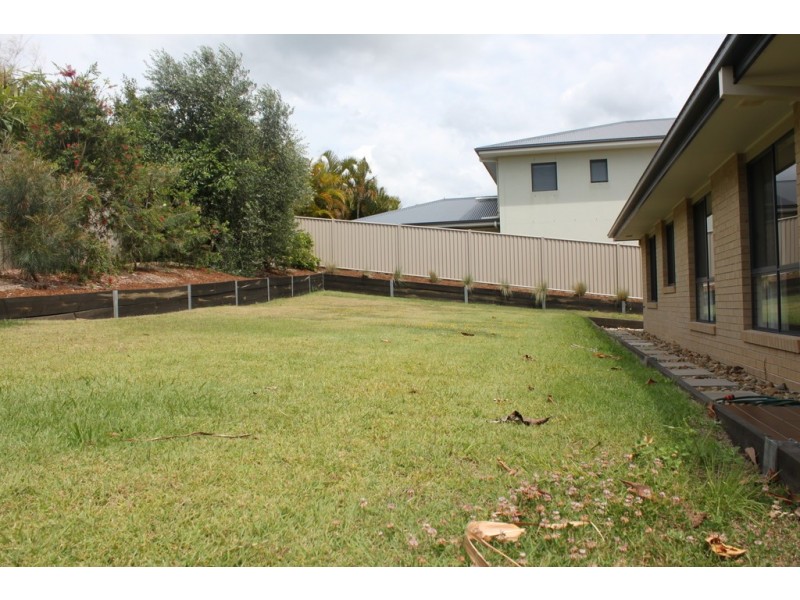 27 LENNOX CIRCUIT, Pottsville NSW 2489