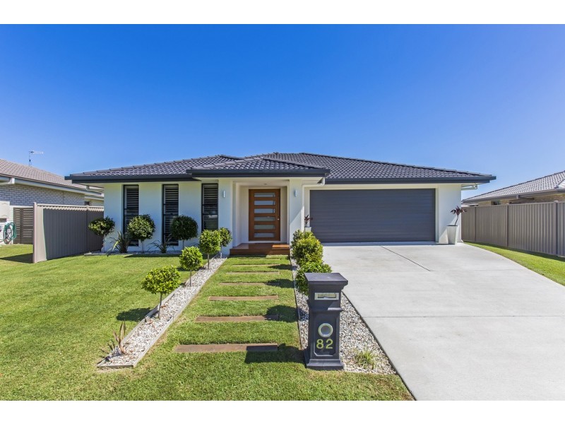 82 LENNOX CIRCUIT, Pottsville NSW 2489