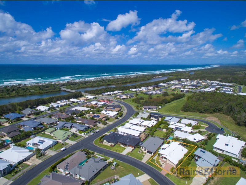5 Woodfull Crescent, Pottsville NSW 2489