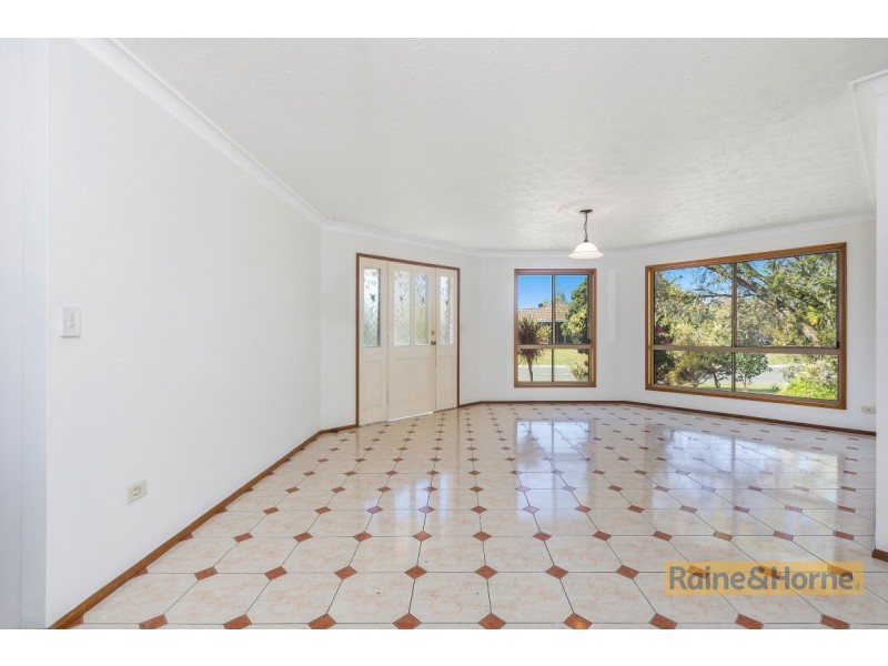 1/2 Edward Avenue, Pottsville NSW 2489