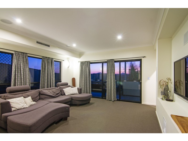 38 LOMANDRA AVENUE, Pottsville NSW 2489