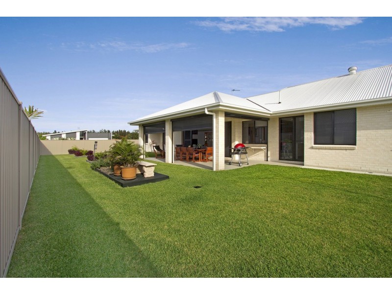 2 Lindwall Avenue, Pottsville NSW 2489