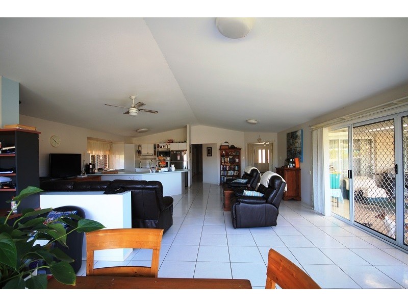 8 Edinburgh Ave, Pottsville NSW 2489