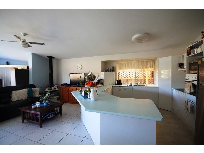 8 Edinburgh Ave, Pottsville NSW 2489