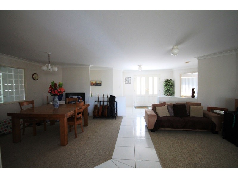 8 Edinburgh Ave, Pottsville NSW 2489