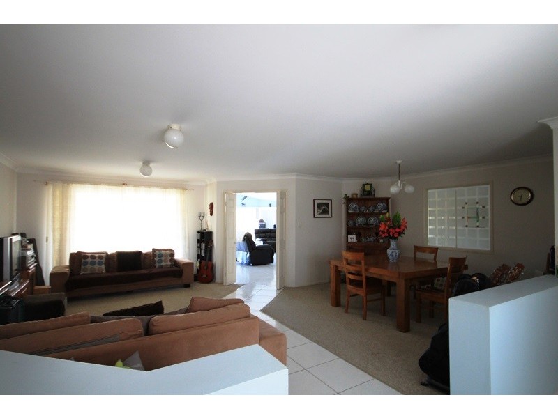 8 Edinburgh Ave, Pottsville NSW 2489