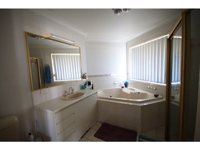 8 Edinburgh Ave, Pottsville NSW 2489