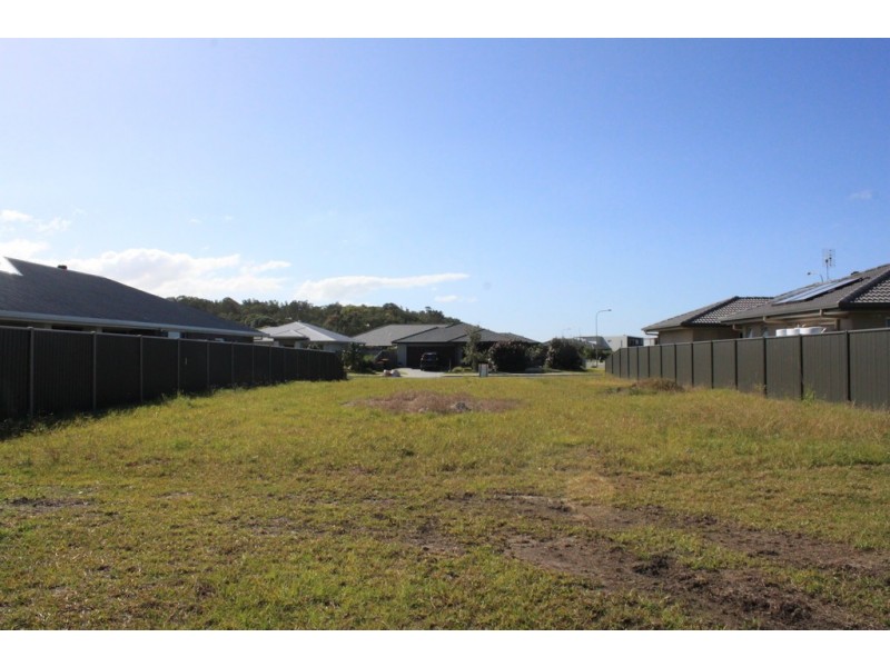11 Lindwall Avenue, Pottsville NSW 2489