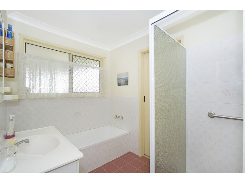 4 Clonakilty Close, Banora Point NSW 2486