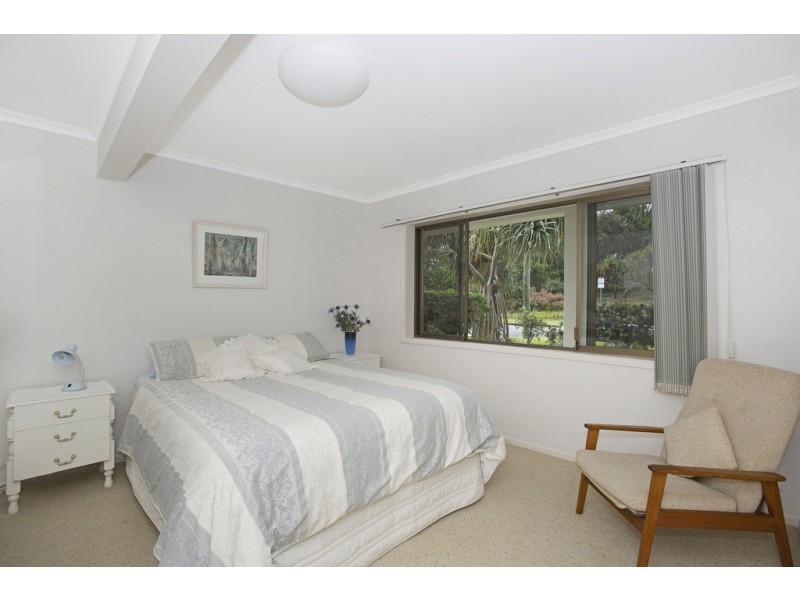 16 Surfside Crescent, Pottsville NSW 2489