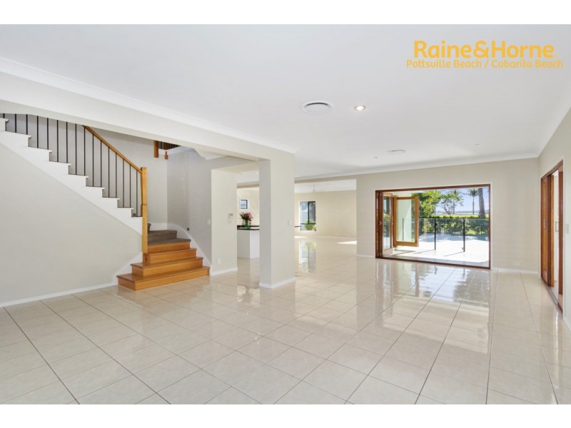 18 Marina Parade, Jacobs Well QLD 4208