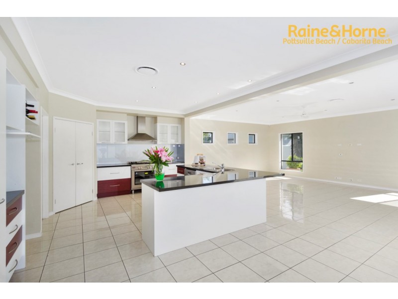 18 Marina Parade, Jacobs Well QLD 4208