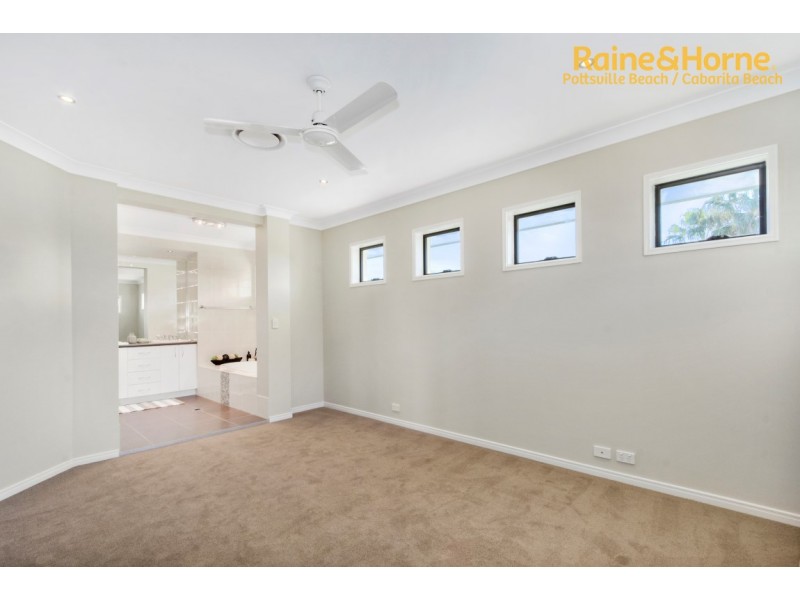 18 Marina Parade, Jacobs Well QLD 4208