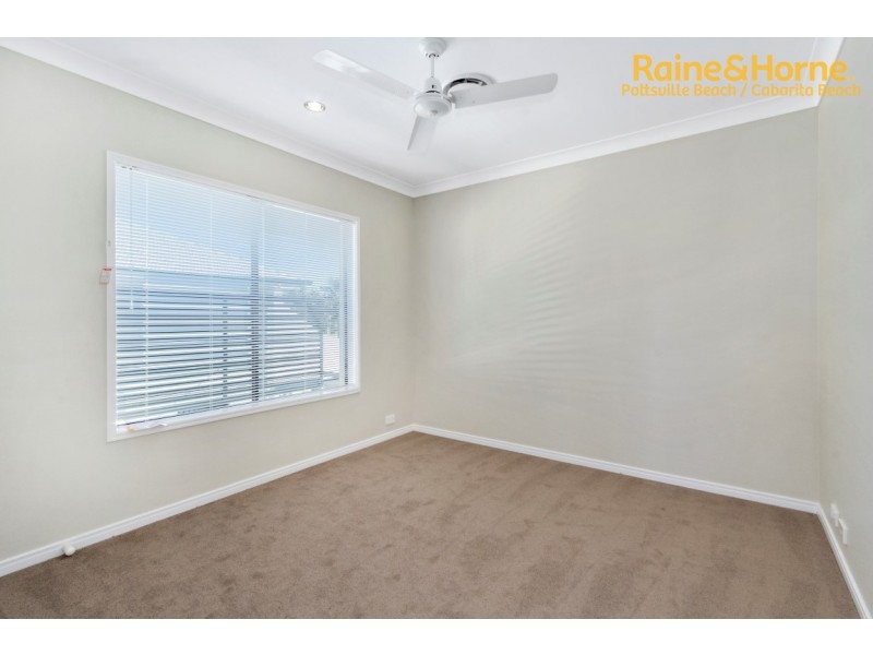 18 Marina Parade, Jacobs Well QLD 4208