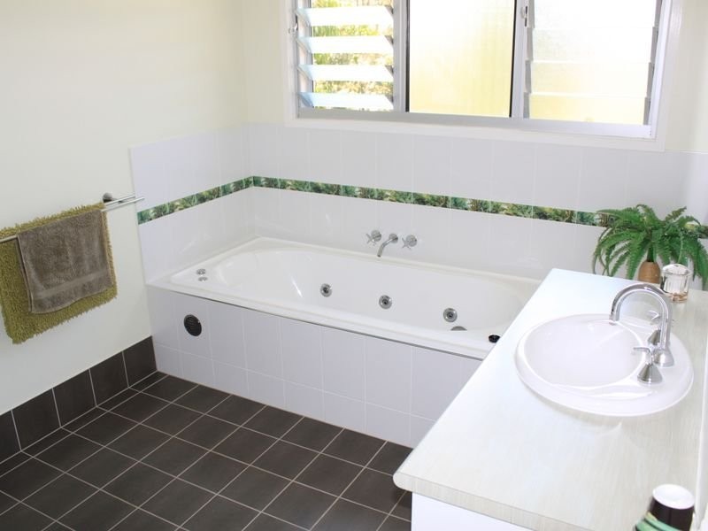 2 Bunya Crescent, Pottsville NSW 2489