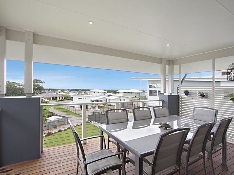 19 Woodfull Crescent, Pottsville NSW 2489