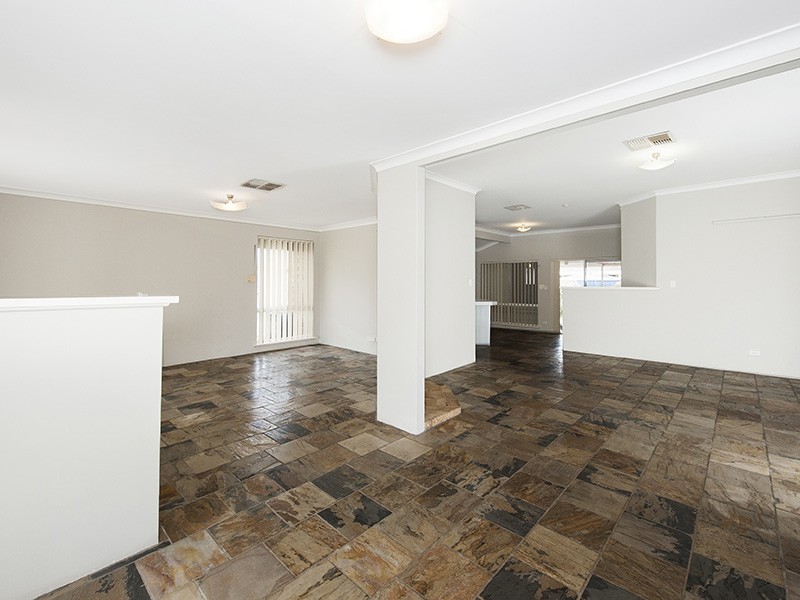 69 Sunningdale Chase, Meadow Springs WA 6210