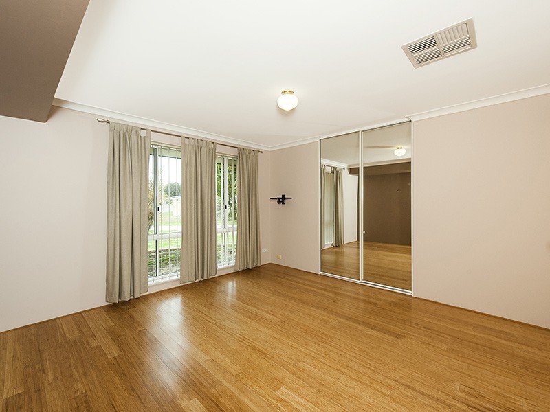 69 Sunningdale Chase, Meadow Springs WA 6210