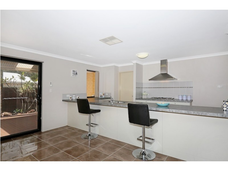 12 Blue Wren Gardens, Coodanup WA 6210