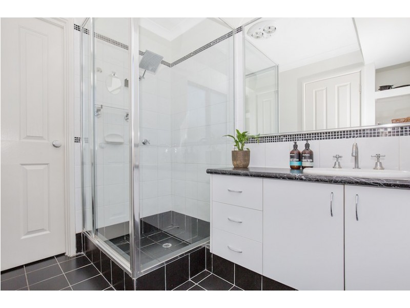 4 Beaufortia Turn, Halls Head WA 6210