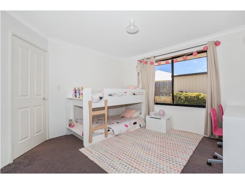 4 Beaufortia Turn, Halls Head WA 6210