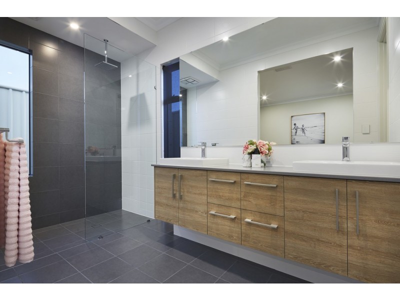 42 Calooli Grove, Golden Bay WA 6174