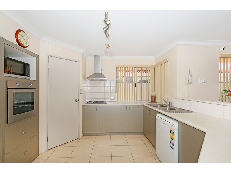 4 Oakwood Gate, Meadow Springs WA 6210