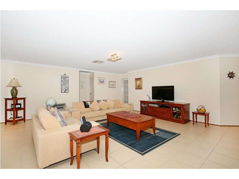 4 Oakwood Gate, Meadow Springs WA 6210